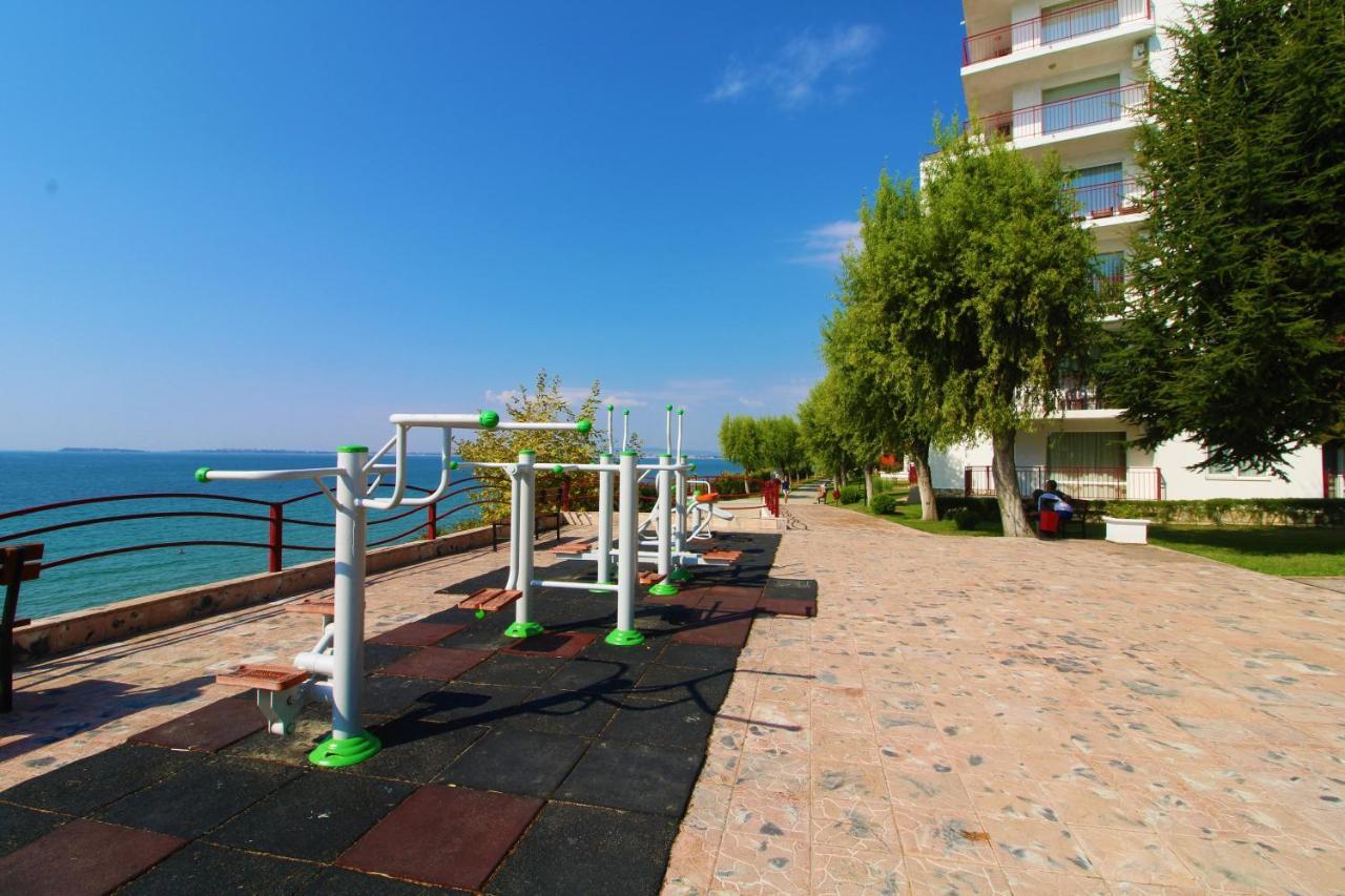 Fort Noks - Menada Apartments Sveti Vlas Exterior foto